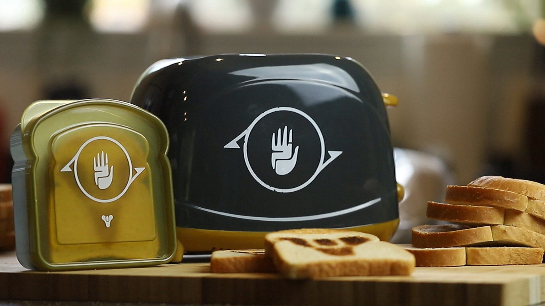 Студия Bungie выпустила тостер, который оставляет на хлебе логотип Destiny